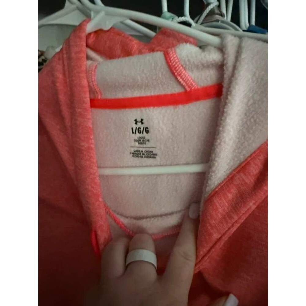 Women’s under armor hoddie large
